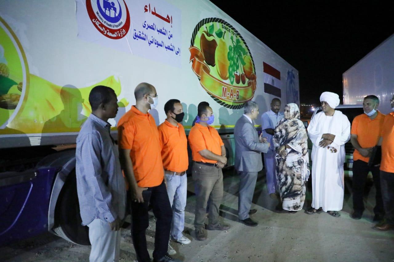   تنفيذًا لتوجيهات الرئيس عبد الفتاح السيسي.. وزيرة الصحة: إرسال ٣٤ طن مبيدات ومعدات رش إلى دولة السودان