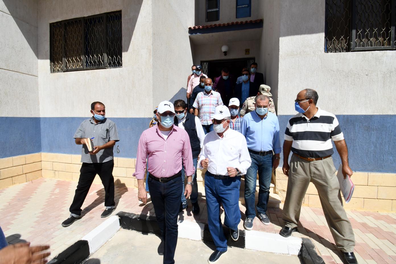   صور | وزير الإسكان ومحافظ جنوب سيناء يتفقدان مشروع تطوير مناطق الرويسات