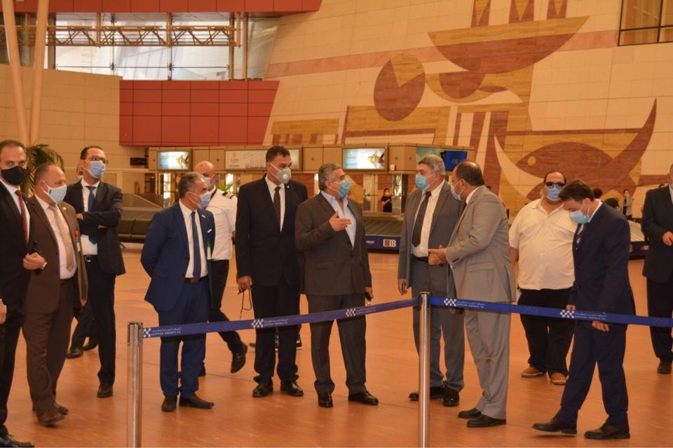   نائب وزير الطيران المدنى يشهد مراسم تجديد شهادة الأيزو لمطار شرم الشيخ