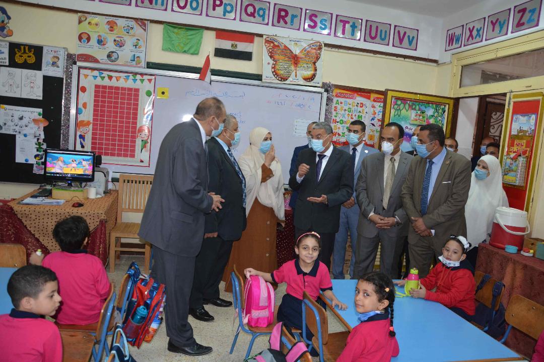  محافظ المنيا يتابع انتظام سير العملية التعليمية بعدد من المدارس