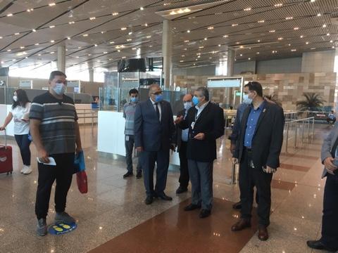   نائب وزير الطيران يتفقد إجراءات تسيير حركة الركاب بمطار القاهرة الدولي