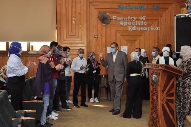   رئيس جامعة كفر الشيخ يلتقي الطلاب ويحذر من الأخبار الكاذبة والشائعات