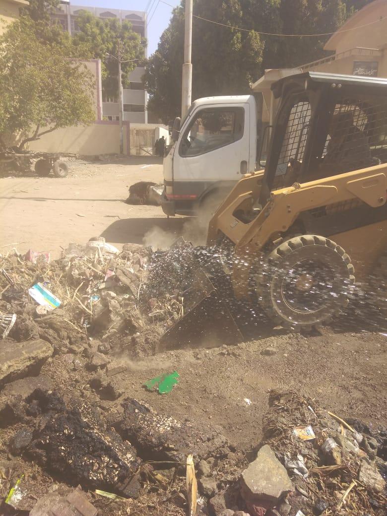   رفع 22 طن مخلفات من شوارع مدينة «الزينية» بالأقصر