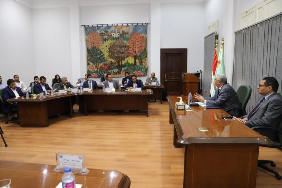   وزير الزراعة يستعرض مع اعضاء الجمعية المصرية لشباب الأعمال  جهود منظومة تطوير وتحديث الري