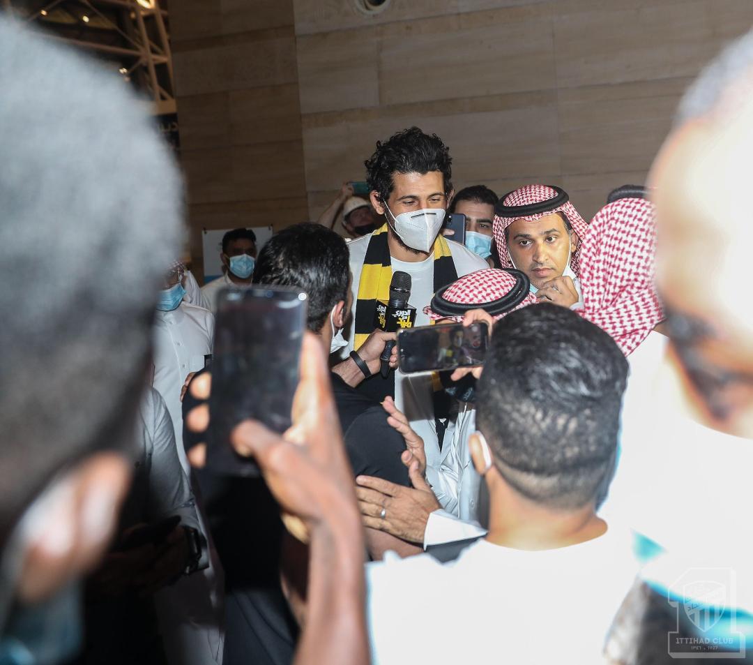   بالصور| حجازى يصل السعودية لينضم رسميا لاتحاد جدة