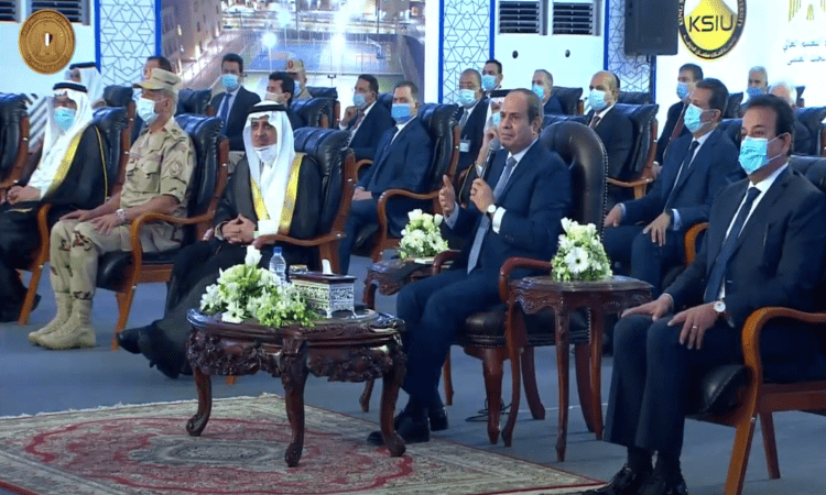   الرئيس السيسي يشاهد فيلمًا تسجيليًا عن تنمية سيناء
