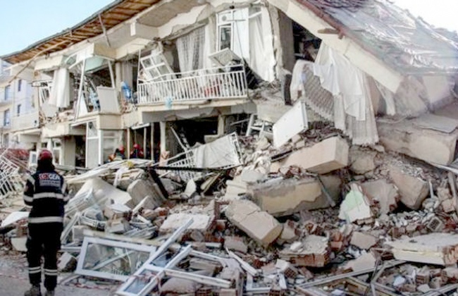   26 قتيلا حصيلة زلزال تركيا واليونان