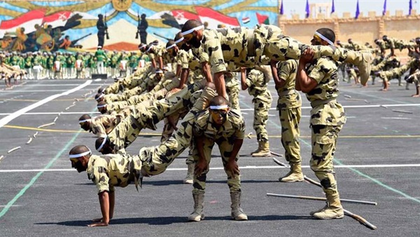   القوات المسلحة تحتفل بتخريج دفعة جديدة من«ضباط الصف».. فيديو