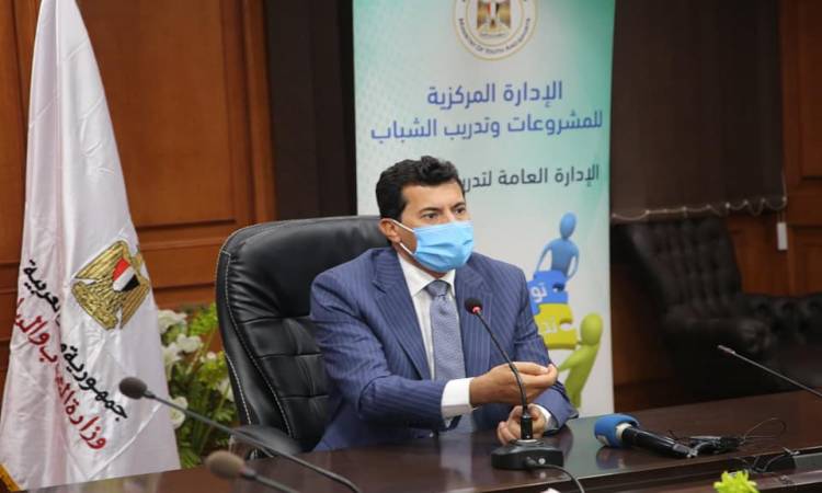 وزير الرياضة يعقد اجتماعا مع اتحاد الكرة.. اليوم