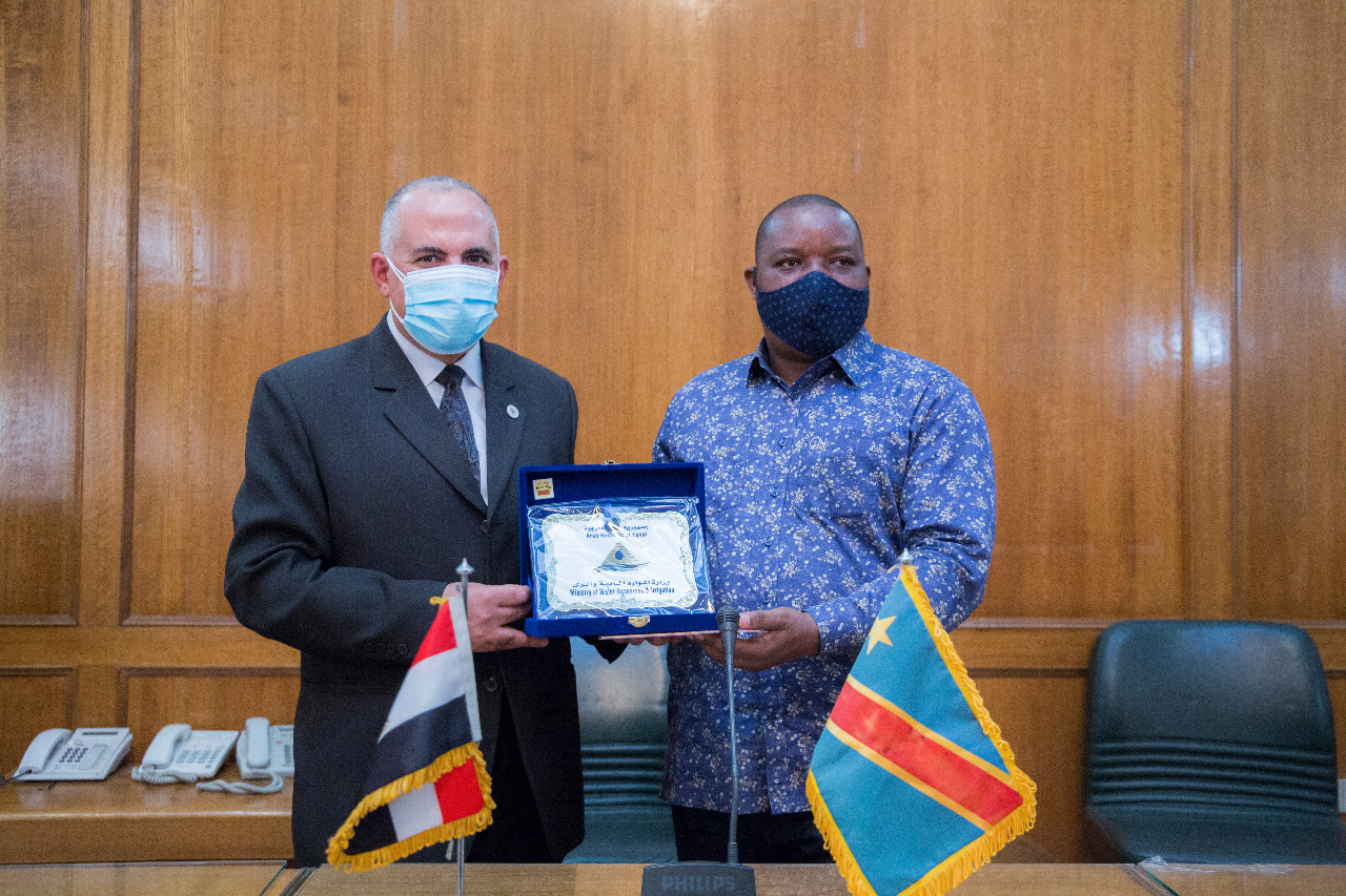   وزير الري.. يعقد جلسة ختاميه مع وزير البيئة الكونغولى