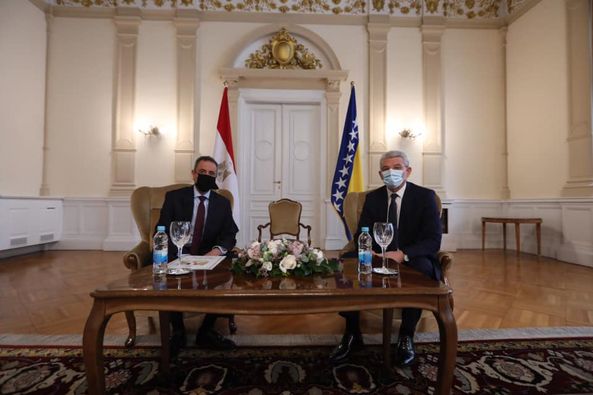   سفير مصر الجديد لدى البوسنة والهرسك يقدم أوراق اعتماده إلى رئيس المجلس الرئاسي