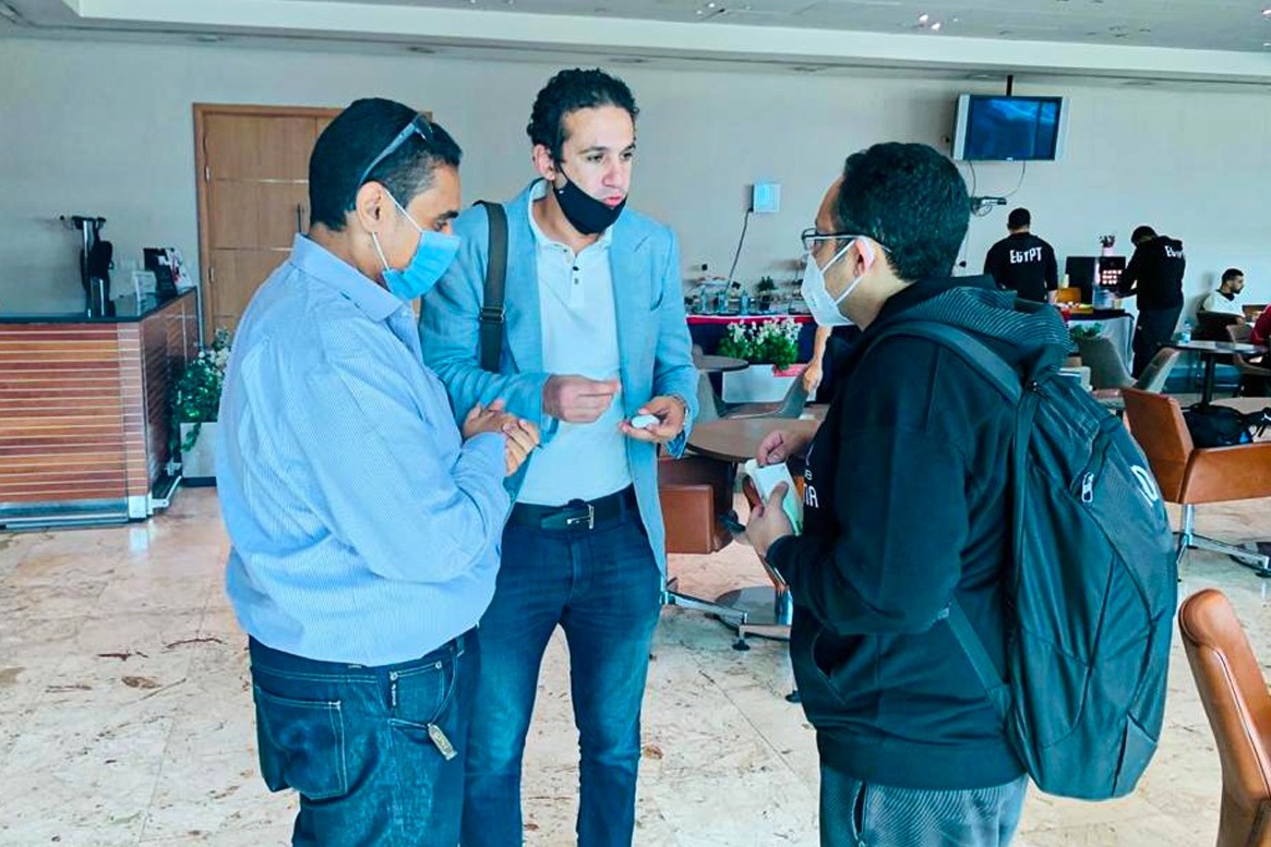   صور|| وصول بعثة المنتخب إلى مطار القاهرة