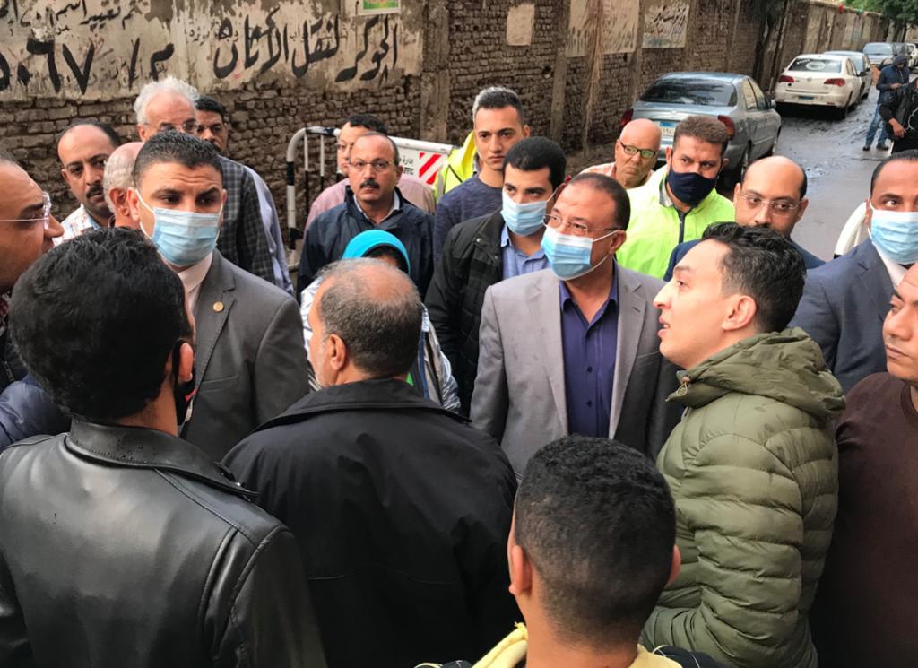   محافظ الإسكندرية يتابع إصلاح ماسورة المياه والهبوط الأرضي بشارع النصر
