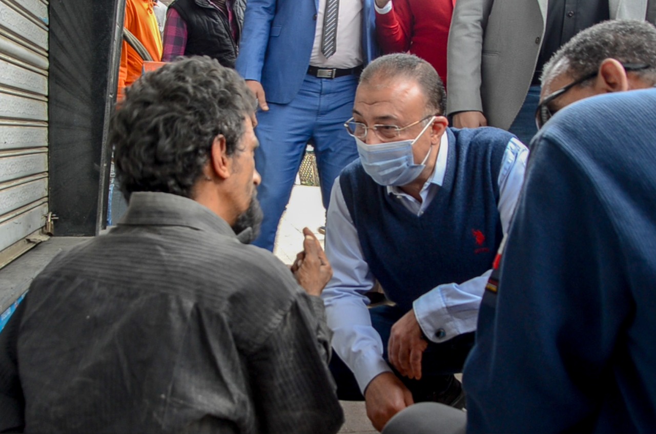   محافظ الإسكندرية يوجه بتحويل شخص بلا مأوى إلى المستشفى