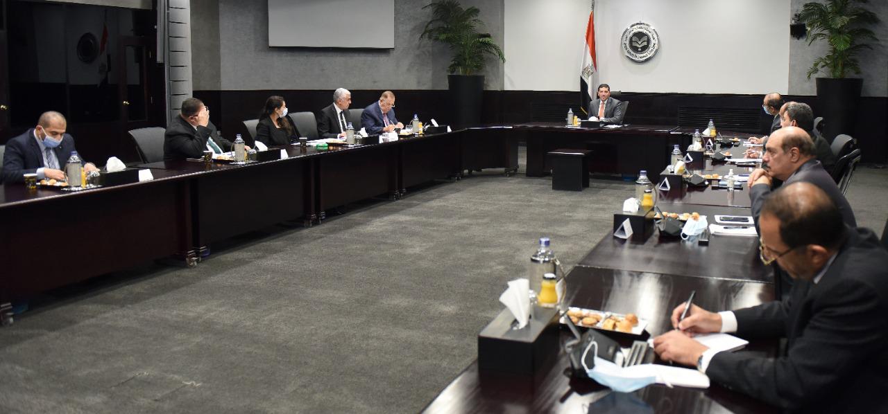   رئيس الهيئة العامة للاستثمار يلتقي بأعضاء الاتحاد المصري لجمعيات المستثمرين