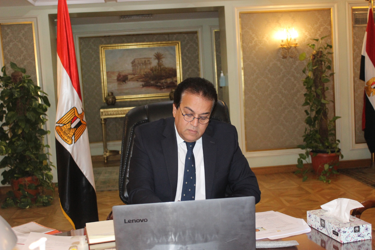 «عبد الغفار» يلتقى العلماء المصريين بالجامعات الكندية