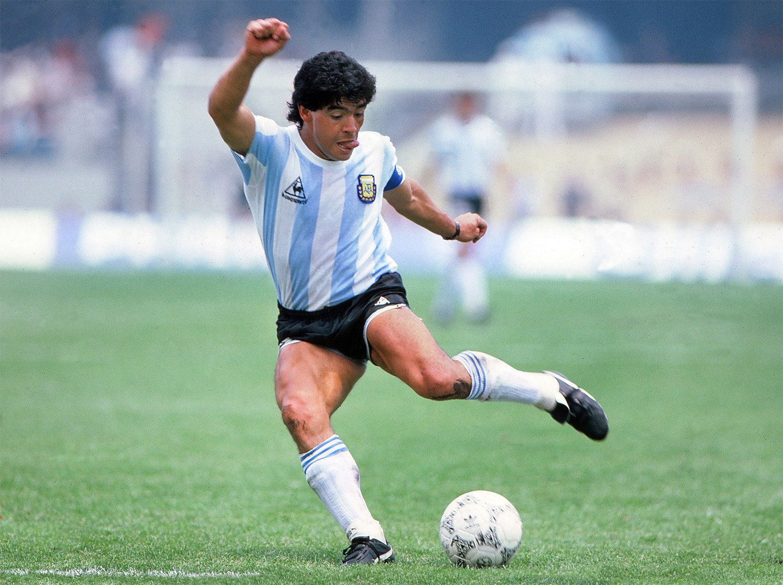   رسميًا.. وفاة مارادونا أسطورة كرة القدم الأرجنتينية