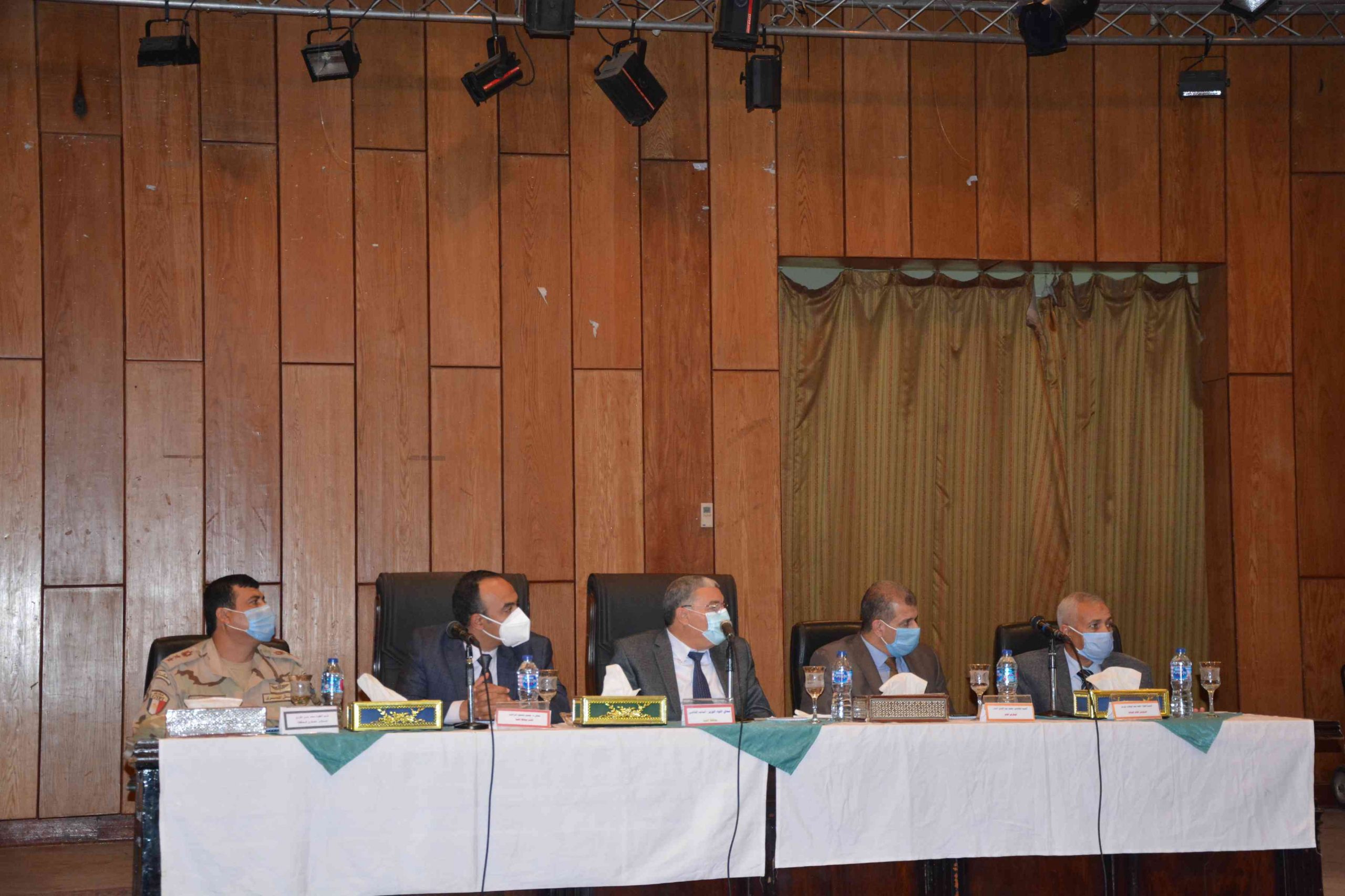   محافظ المنيا يعقد اجتماعاً مع جميع الأجهزة التنفيذية لمتابعة توصيات مجلس الوزراء