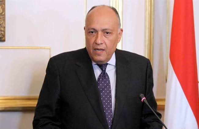   سامح شكرى يتبادل الاتصالات مع وزيرى الشؤون الخارجية بالجزائر والمغرب
