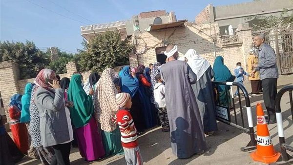   إقبال متزايد من الناخبين بسوهاج قبل ساعات من غلق اللجان