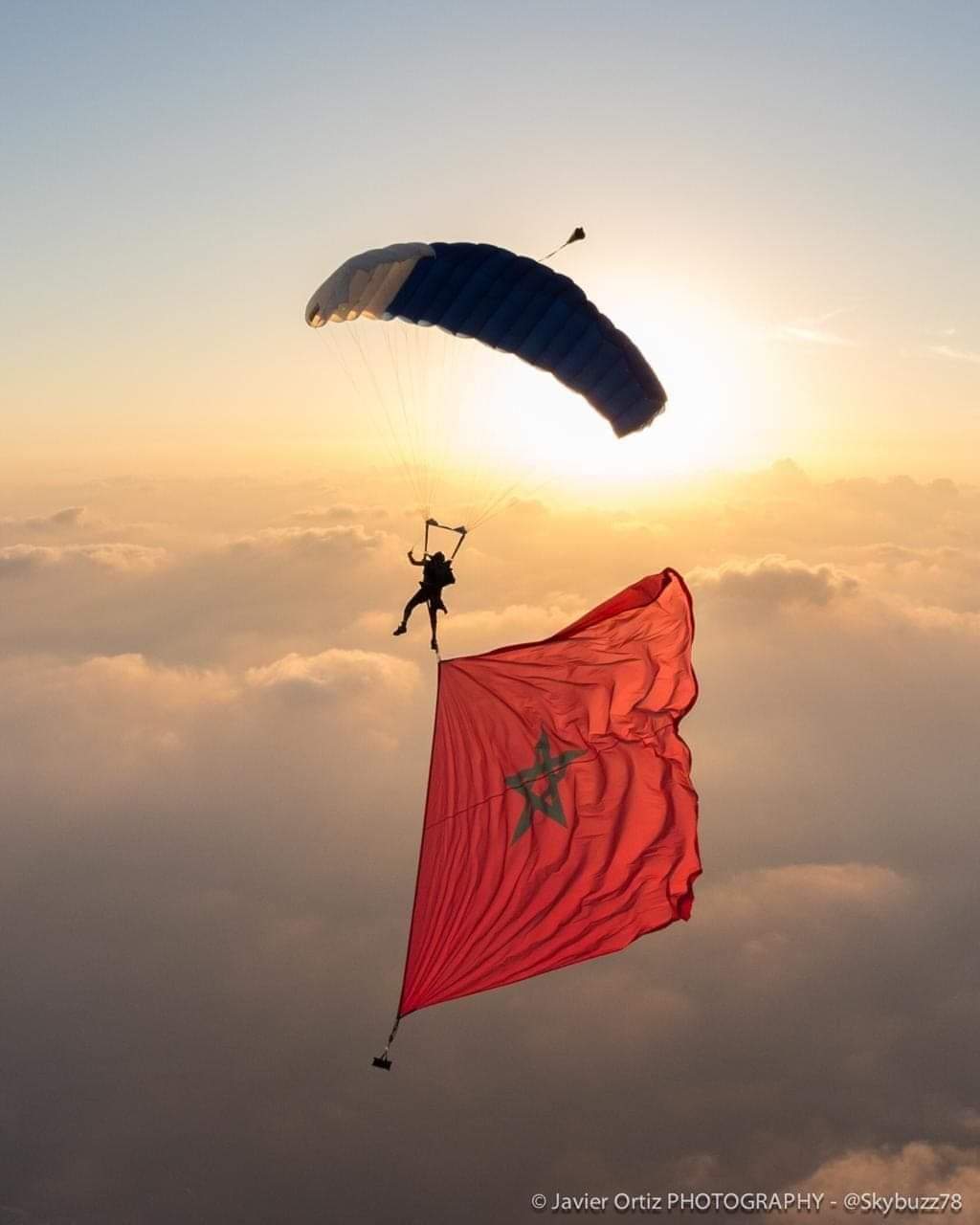   «بقالي» يقفز بالعلم المغربي فوق الأهرامات