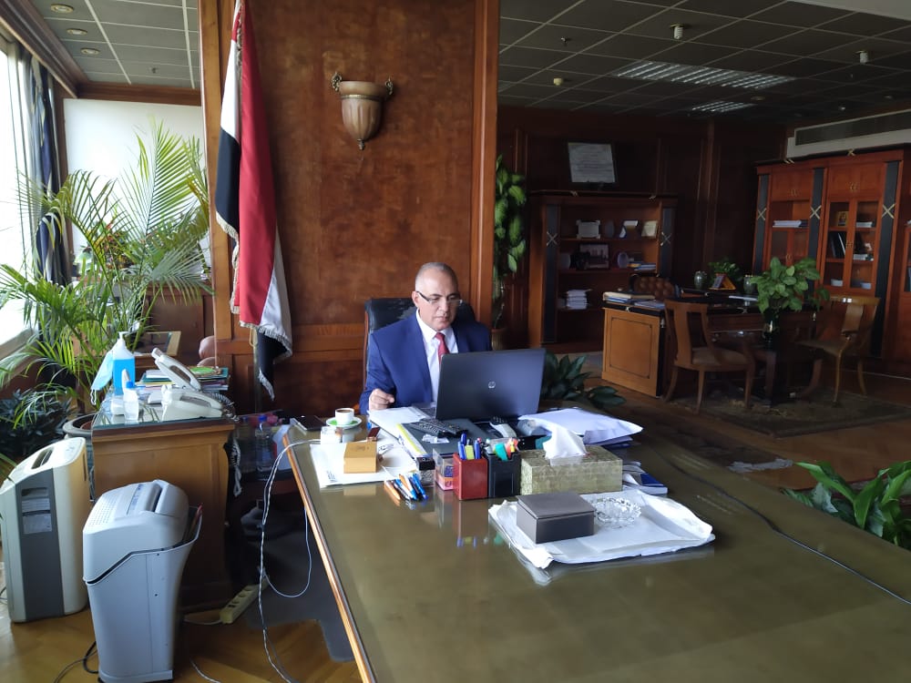   وزير الرى يبحث مع بعثة البنك الدولى التعاون الاقتصادى مع مصر