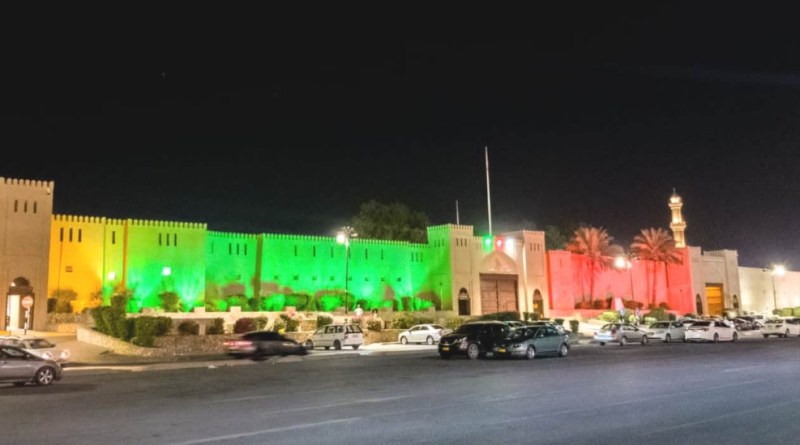   شوارع سلطنة عُمان تتزين لاستقبال العيد الوطنى الـ 50