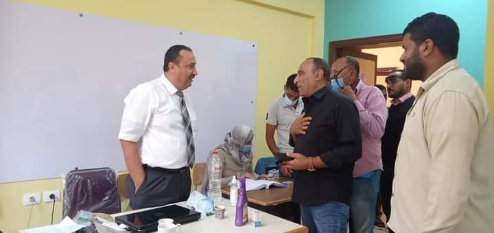   صور|| رئيس «القنطرة غرب» يتفقد اللجان الانتخابية