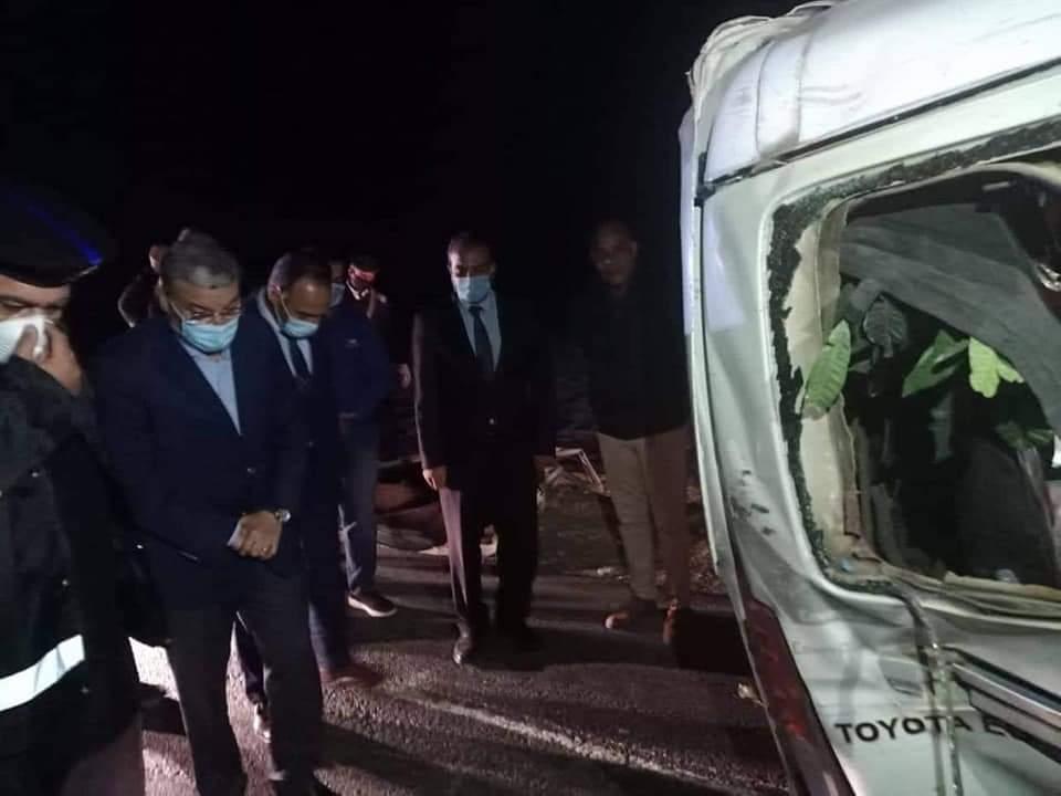   محافظ المنيا يتفقد موقع حادث مصرع 12 شخصا