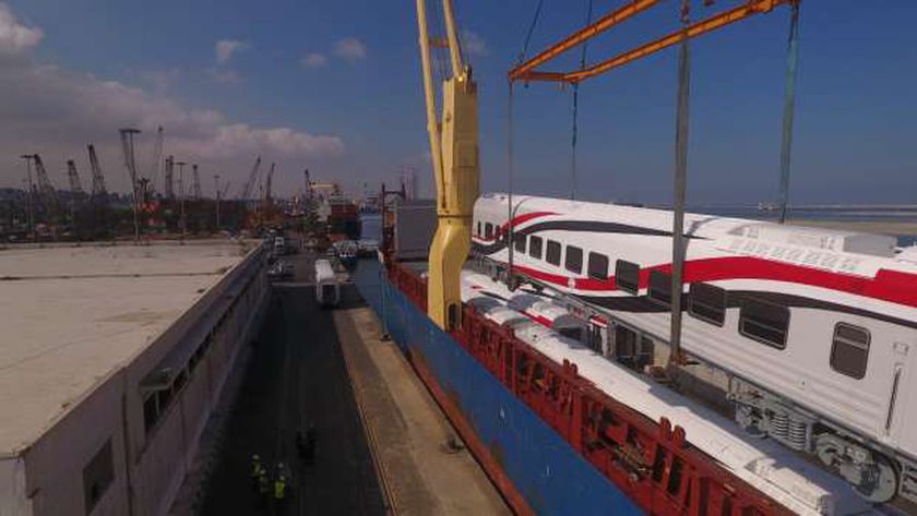   ميناء الإسكندرية يستقبل 12127 شاحنة عامة