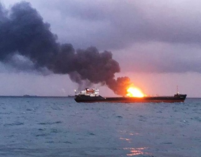   الإمارات تدين الاعتداء الإرهابي على سفينة نقل وقود في جدة