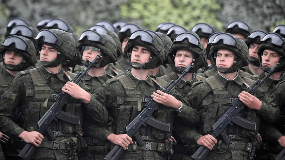   الدفاع الروسية: تطعيم أكثر من 10 آلاف جندي بلقاح "سبوتنيك V"