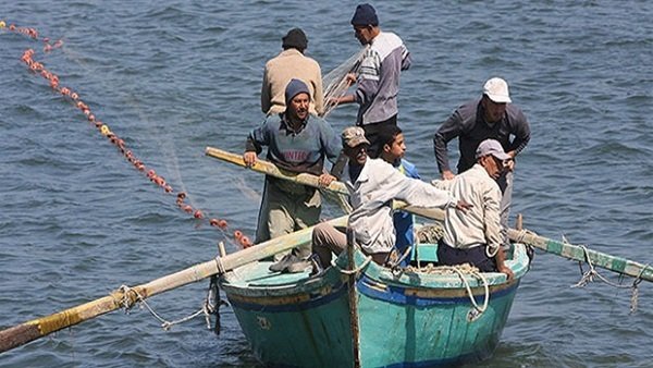   الخارجية: نتابع عن كثب موقف 17 صيادًا مصريًا تم توقيفهم بتونس