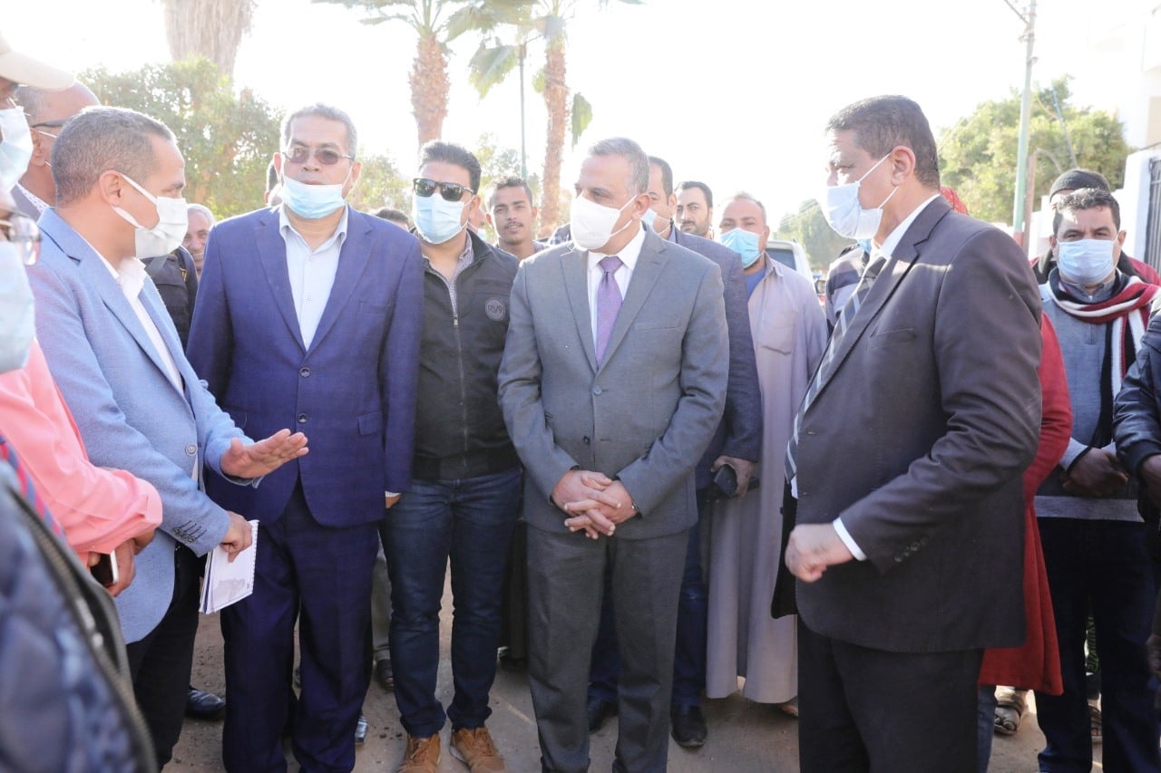   محافظ سوهاج يتفقد مشروعات المبادرة الرئاسية «حياة كريمة» بقرية عرابة أبو الدهب