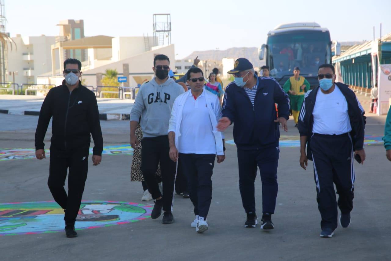   بالصور|| وزير الرياضة يقود مسيرة للمشي بشرم الشيخ تحت شعار الرياضة للجميع
