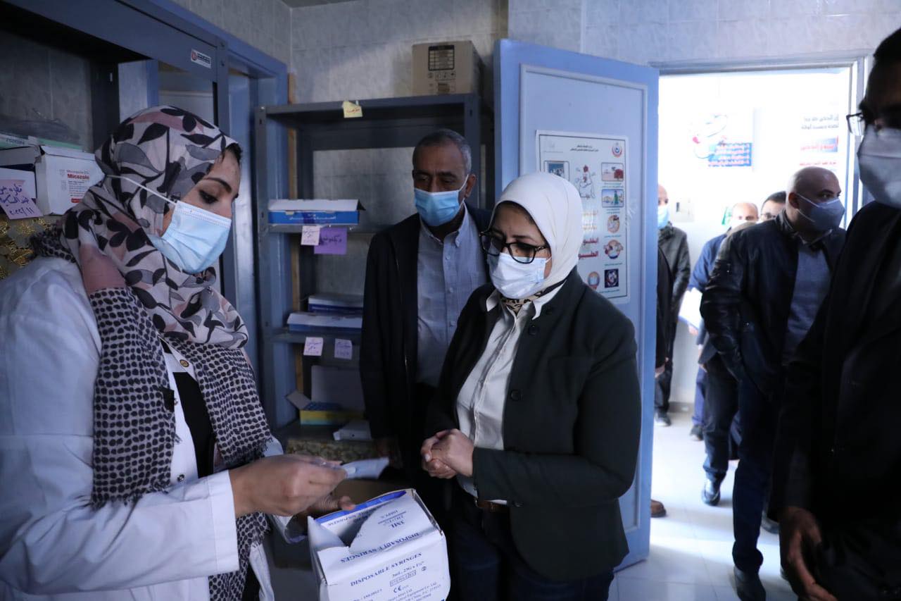   وزيرة الصحة تتفقد مركز طب أسرة الروضة بمحافظة شمال سيناء