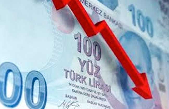   إنخفاض الليرة التركية وتوقعات بفرض عقوبات أمريكية