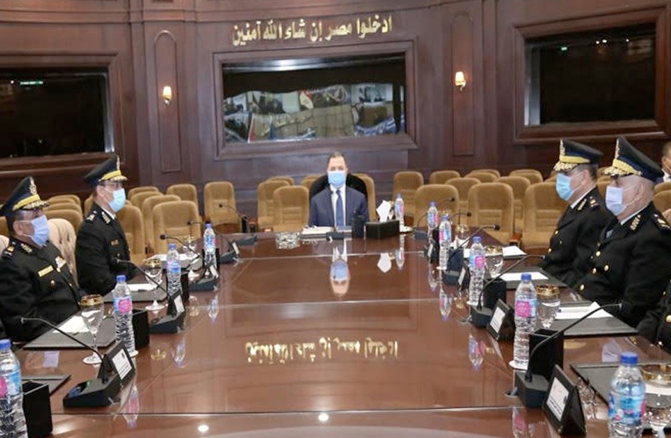   وزير الداخلية يعقد اجتماعا مع مساعديه لمراجعة خطط تأمين رأس السنة