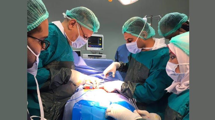   فريق طبى ينقذ حياة سيدة لديها «حمل خارج الرحم» فى الأقصر