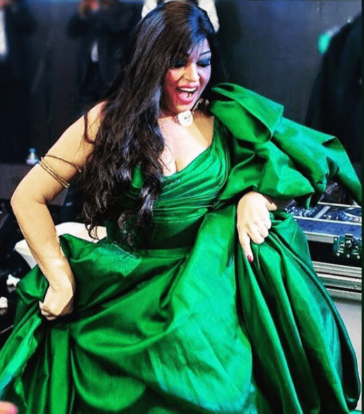   بعد ردها على شائعة وفاتها .. فيفي عبده تظهر بفستان أخضر
