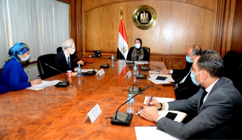   وزيرة التجارة والصناعة تبحث مع السفير الياباني بالقاهرة مستقبل العلاقات الاقتصادية المشتركة بين البلدين