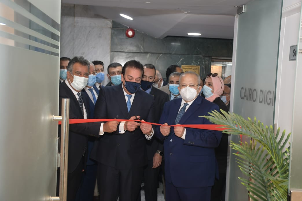   صور.. افتتاح أول مركز تميز علمي إقليمي في مجال طب الأسنان الرقمي بجامعة القاهرة