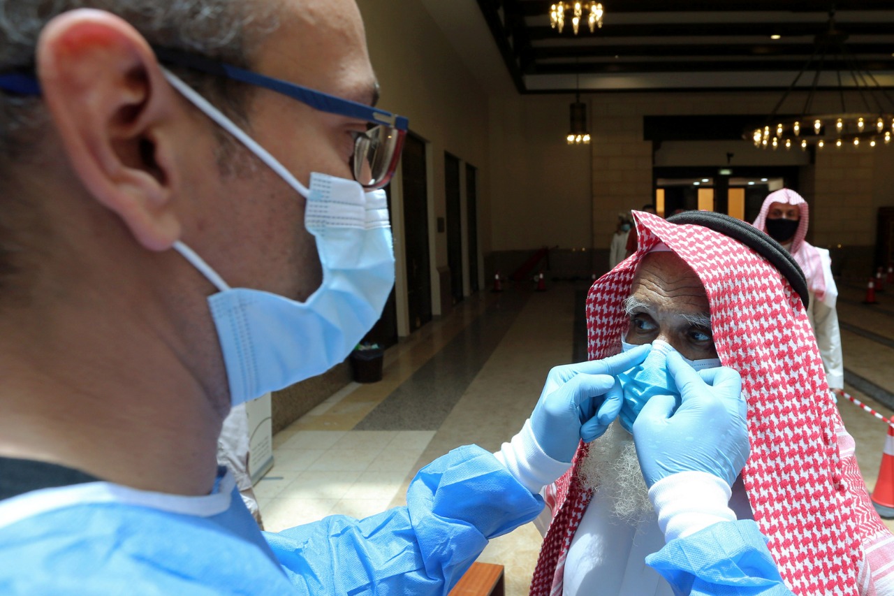  السعودية تمدد حظر الدخول وسط مخاوف من فيروس كورونا الجديد