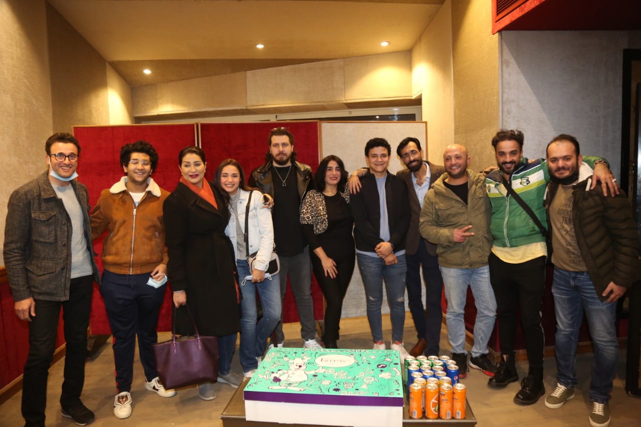   صور| وفاء عامر وقماح والتيتي وجيزو يحتفلون بنجاح مصري