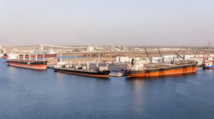   ميناء دمياط يستقبل 4 سفن