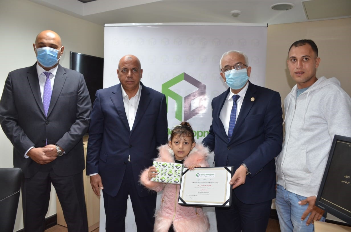   «التعليم» و بنك الإسكان يعلنان أسماء الفائزين بجوائز توفير الأطفال والشباب