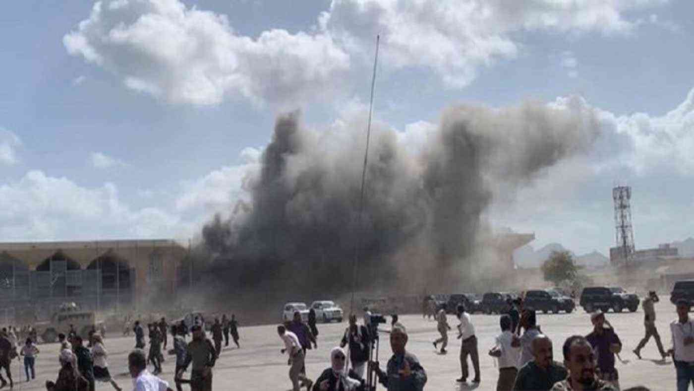   الصورة الأولى لانفجار مطار عدن