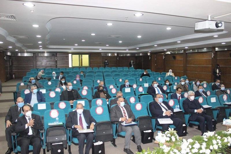   رئيس جامعة بنى سويف يحضر الاجتماع الثاني للجمعية العمومية للجنة الوطنية المصرية