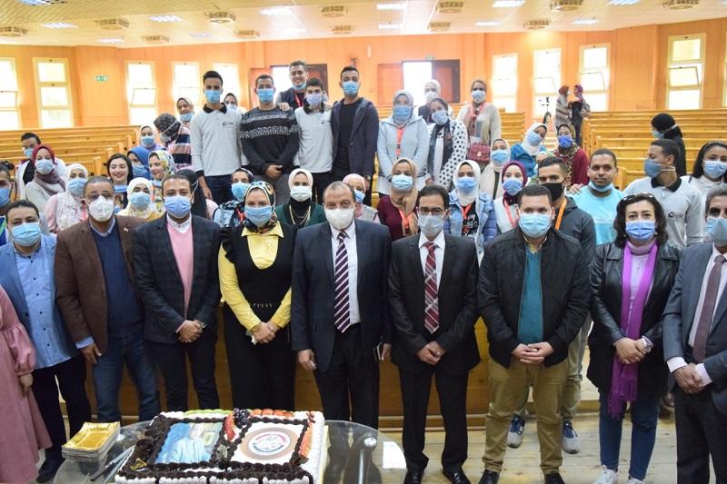   رئيس جامعة بنى سويف يشكر طلاب من أجل مصر