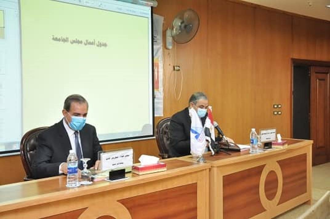   جامعة كفر الشيخ تعقد اجتماعها الشهري وسط إجراءات احترازية